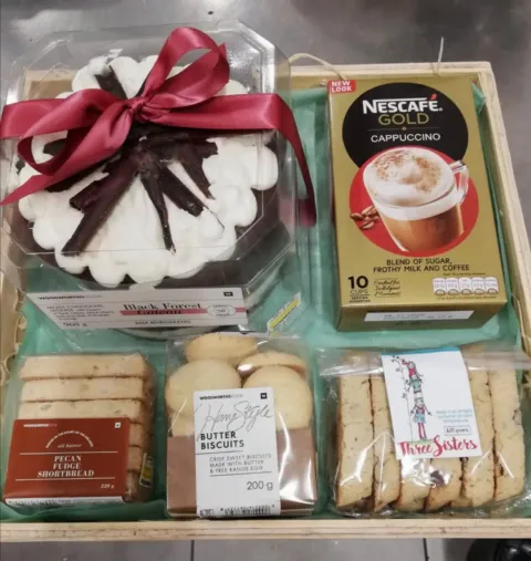 Cake and Cookie Treats - Hamper