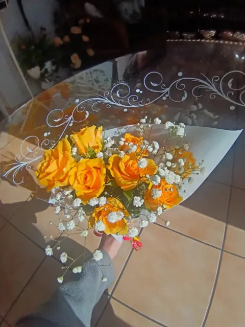 Yellow rose bouquet with baby's breath (8 roses)