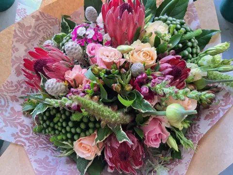 Medium Indigenous Bouquet