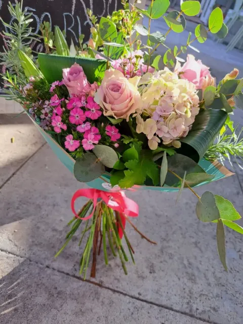 Medium Hand-Tied Bouquet