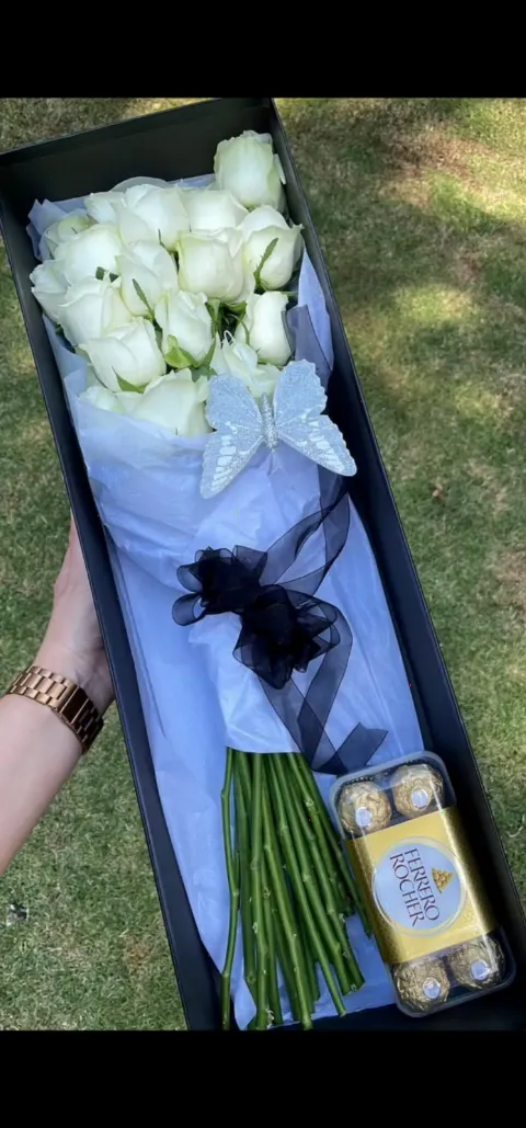 Letterbox 12 roses and chocs