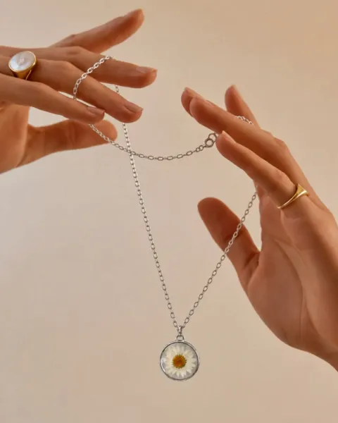 Resin Daisy Necklace